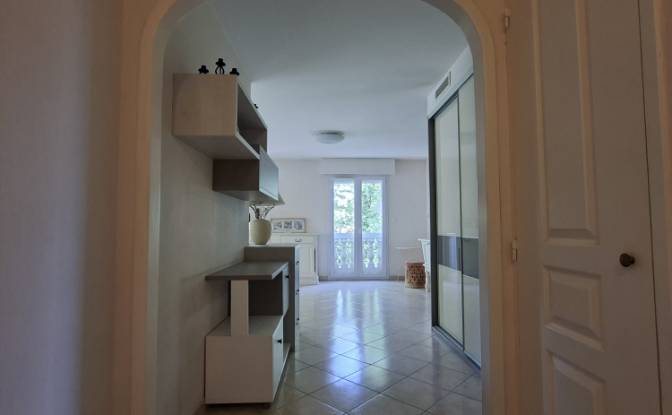 Apartment for Sale 200 Av Raimu, 83220 Le Pradet. Photo#8 Apartment for Sale 200 Av Raimu, 83220 Le Pradet. Photo#8