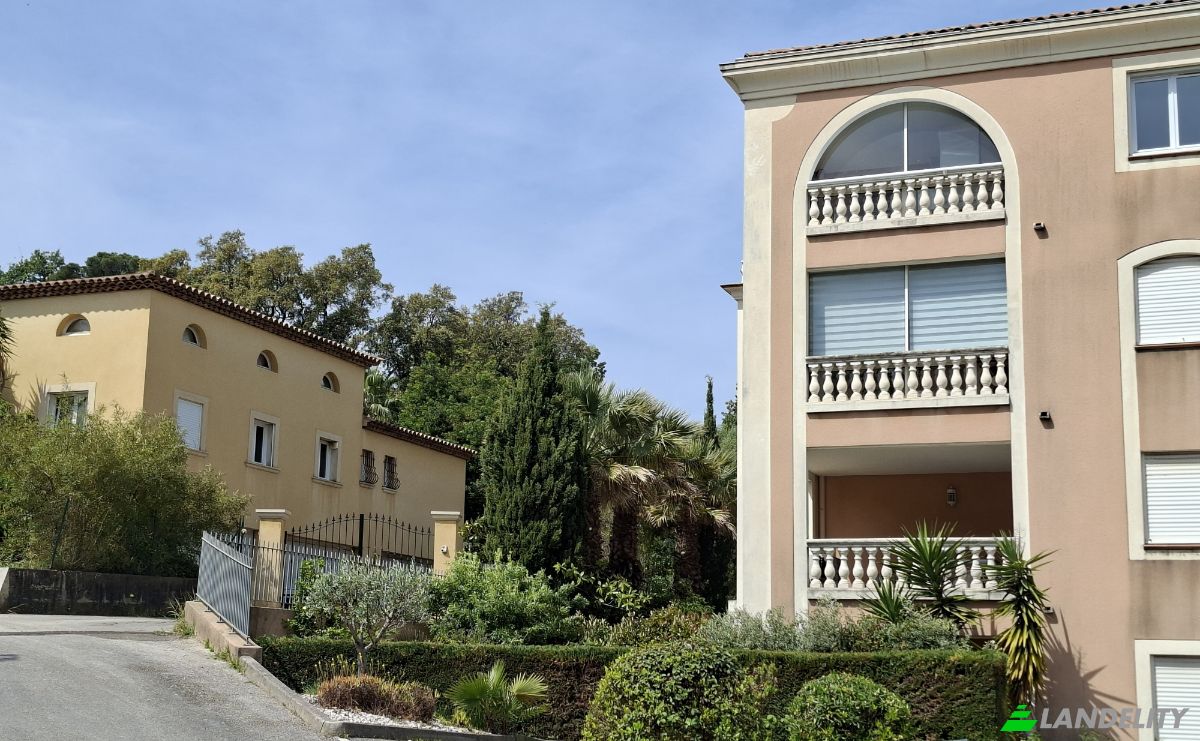 Apartment for Sale 200 Av Raimu, 83220 Le Pradet, Le Pradet, Var, Provence-Alpes-Cote dAzur, France. Photo 2