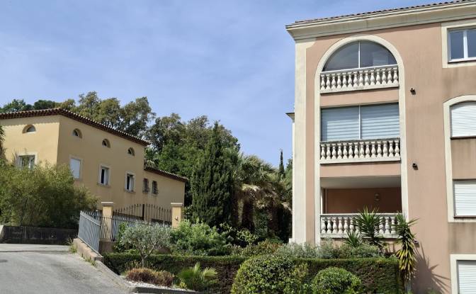 Apartment for Sale 200 Av Raimu, 83220 Le Pradet. Photo#2 Apartment for Sale 200 Av Raimu, 83220 Le Pradet. Photo#2