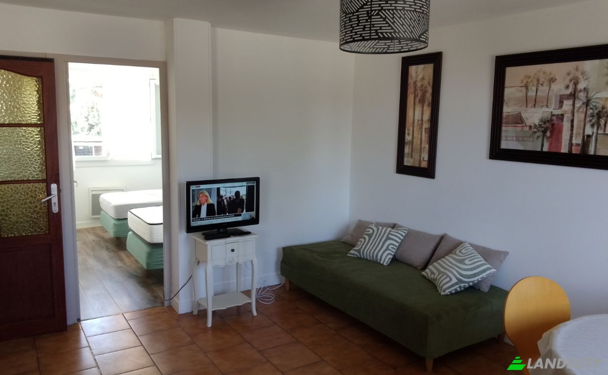 Townhouse for Sale 2 Rue Marcel Crespin, 86320 Lussac-les-Chateaux, Lussac-les-Chateaux, Vienne, Nouvelle-Aquitaine, France. Photo 2