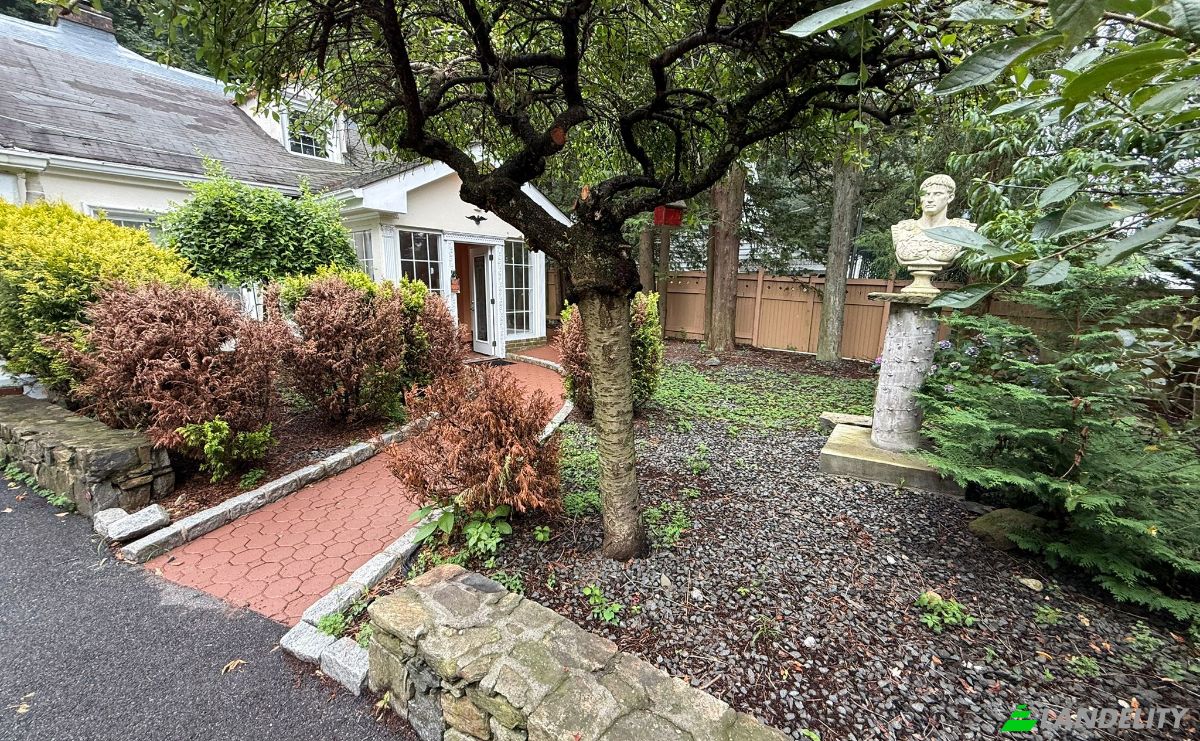 Single Family Home for Sale 445 NY-100A, Hartsdale, Westchester County, New York, United States, NY 10530, USA. Photo 4
