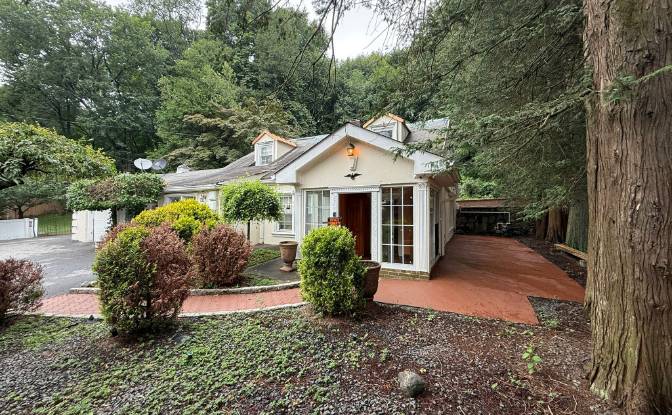 Single Family Home for Sale 445 NY-100A, Hartsdale. Photo#10 Single Family Home for Sale 445 NY-100A, Hartsdale. Photo#10