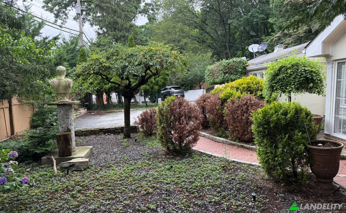 Single Family Home for Sale 445 NY-100A, Hartsdale, Westchester County, New York, United States, NY 10530, USA. Photo 3