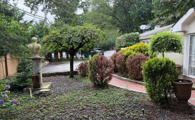 Single Family Home for Sale 445 NY-100A, Hartsdale. Photo#3 Single Family Home for Sale 445 NY-100A, Hartsdale. Photo#3