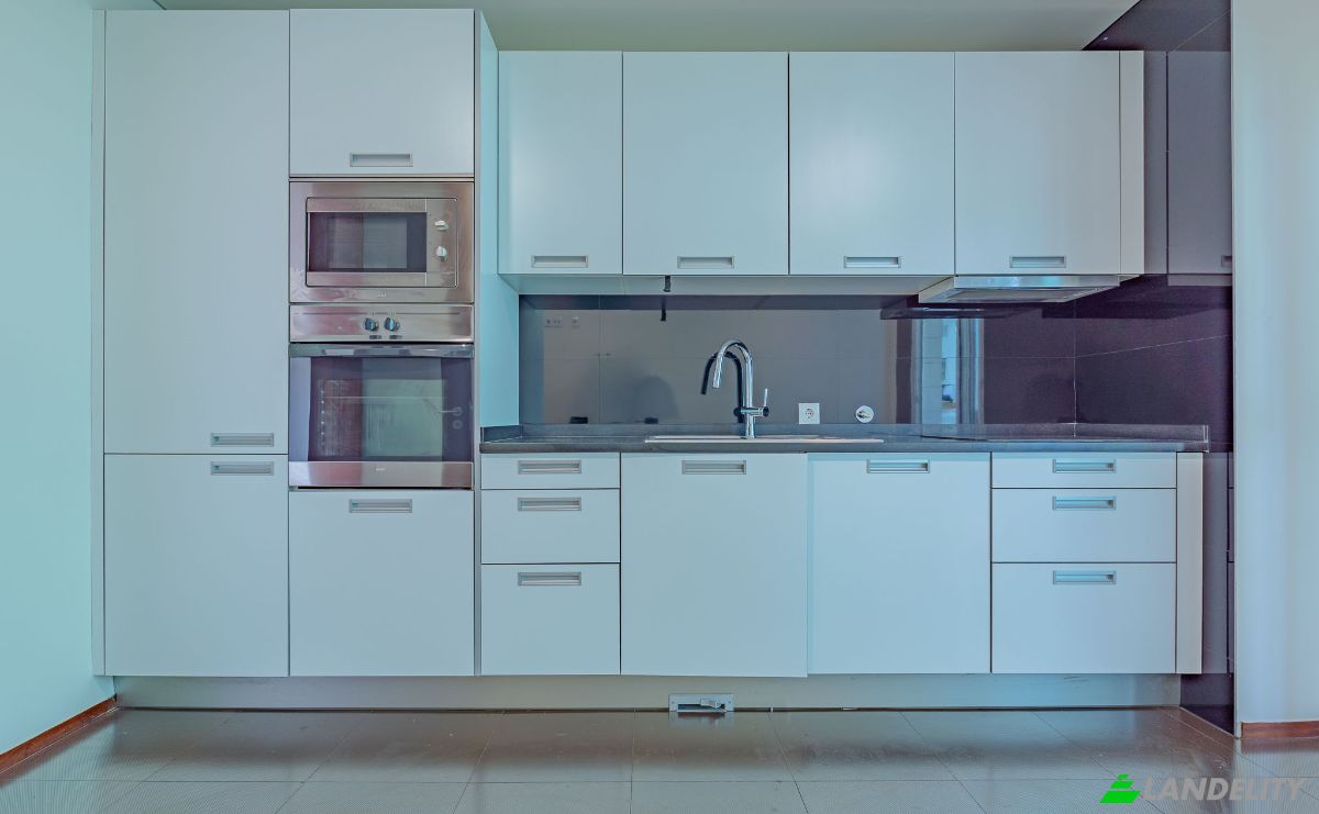 Apartment for Sale Praca das Flores 91, 4300-401 Porto, Porto, Porto District, Portugal. Photo 12