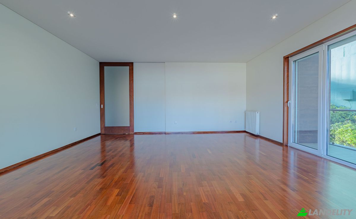 Apartment for Sale Praca das Flores 91, 4300-401 Porto, Porto, Porto District, Portugal. Photo 3