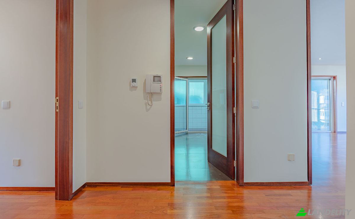 Apartment for Sale Praca das Flores 91, 4300-401 Porto, Porto, Porto District, Portugal. Photo 4