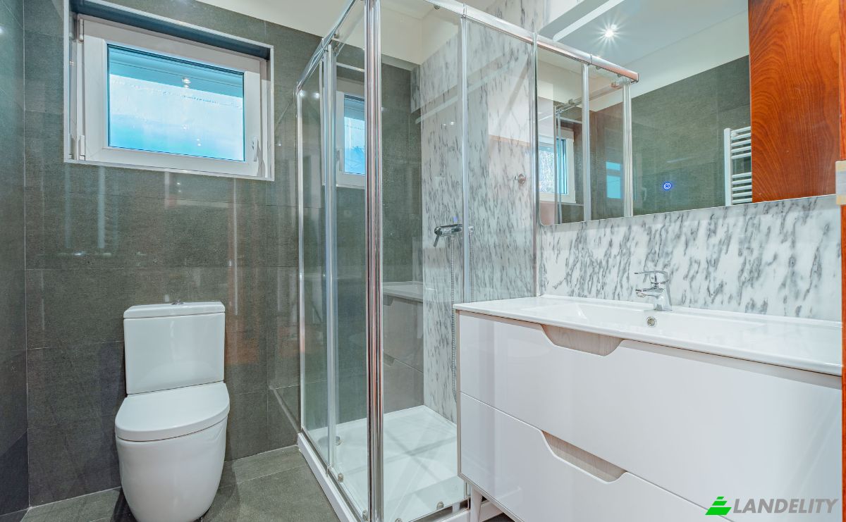 Apartment for Sale Praca das Flores 91, 4300-401 Porto, Porto, Porto District, Portugal. Photo 6