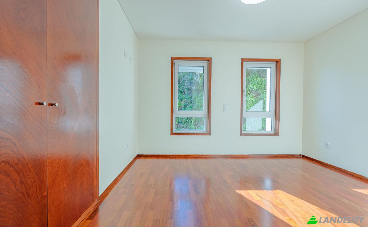 Apartment for Sale Praca das Flores 91, 4300-401 Porto, Porto, Porto District, Portugal. Photo 7