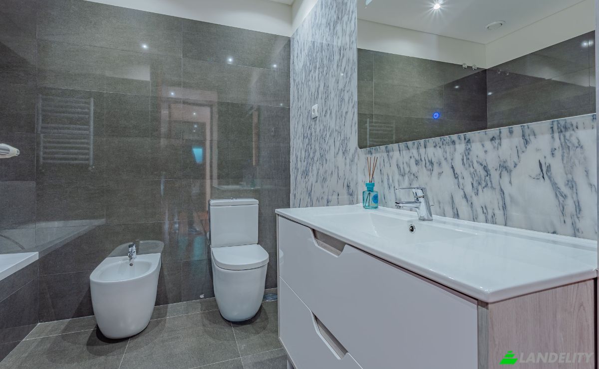Apartment for Sale Praca das Flores 91, 4300-401 Porto, Porto, Porto District, Portugal. Photo 9