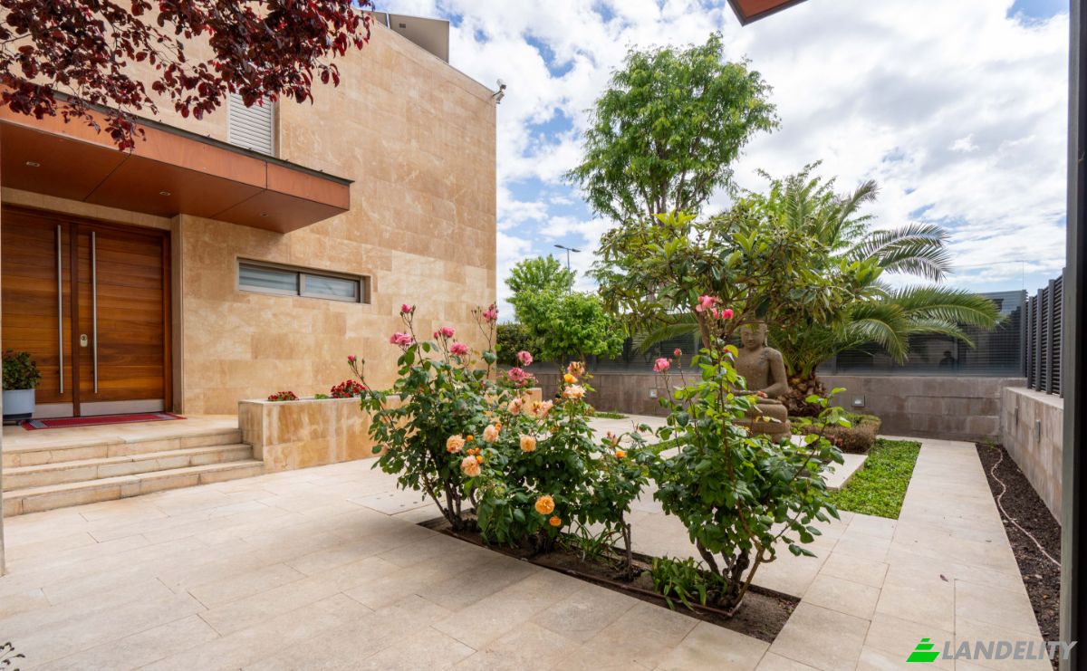 Mansion for Sale C Vicente Aleixandre, Azuqueca de Henares, Guadalajara, Castile-La Mancha, Spain. Photo 14