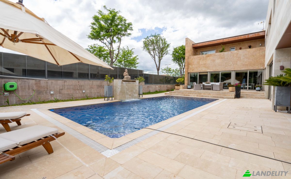 Mansion for Sale C Vicente Aleixandre, Azuqueca de Henares, Guadalajara, Castile-La Mancha, Spain. Photo 6