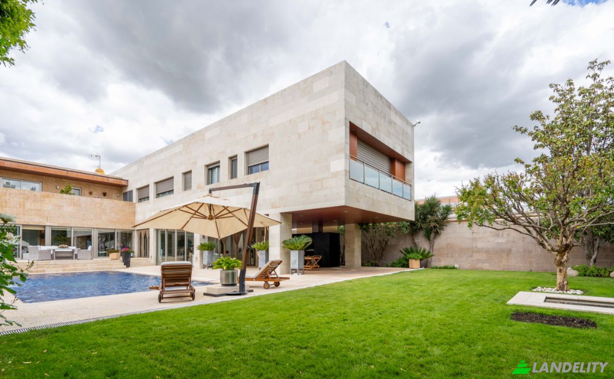 Mansion for Sale C Vicente Aleixandre, Azuqueca de Henares, Guadalajara, Castile-La Mancha, Spain. Photo 9