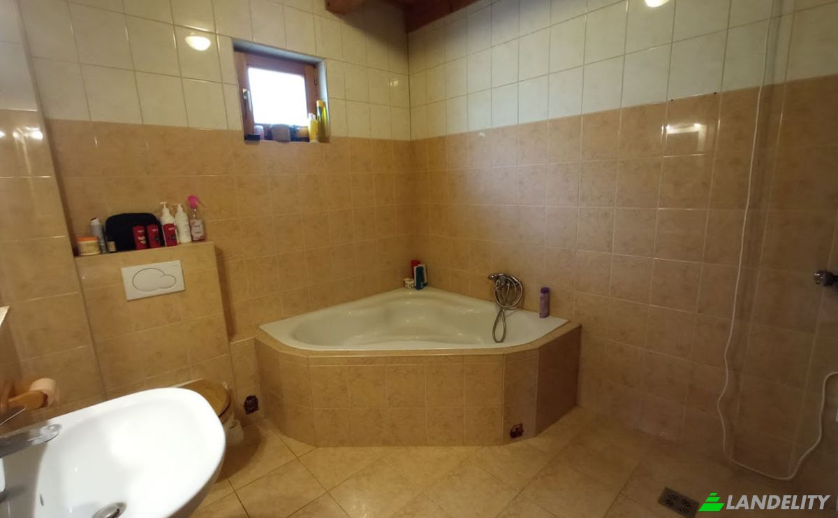 Single Family Home for Sale Zsambek, Pilisvorosvar District, Pest County, Hungary, Bethlen Gabor u 12, 2072 Hungary. Photo 14