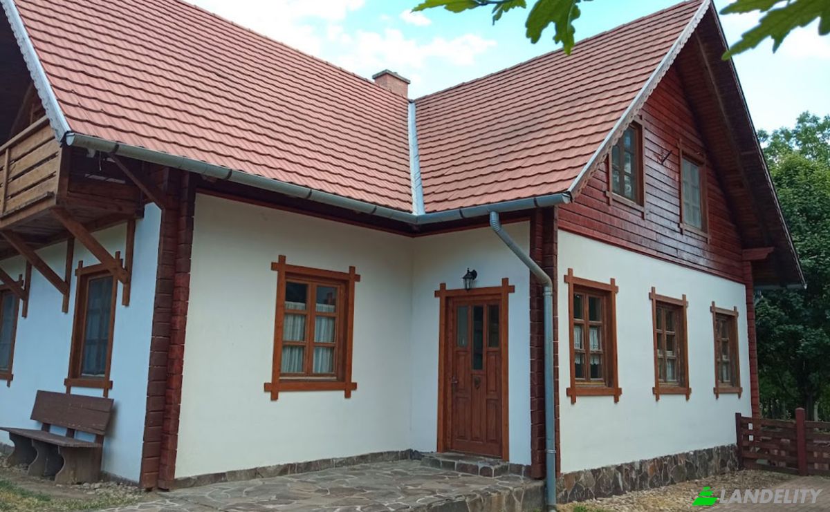 Single Family Home for Sale Zsambek, Pilisvorosvar District, Pest County, Hungary, Bethlen Gabor u 12, 2072 Hungary. Photo 1