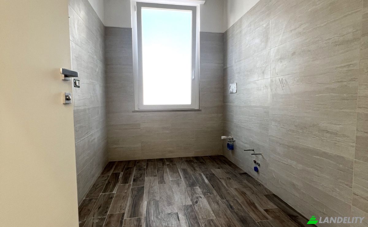 Apartment for Sale Via Silvio Pellico, 65124 Pescara PE, Pescara, Province of Pescara, Abruzzo, Italy. Photo 18