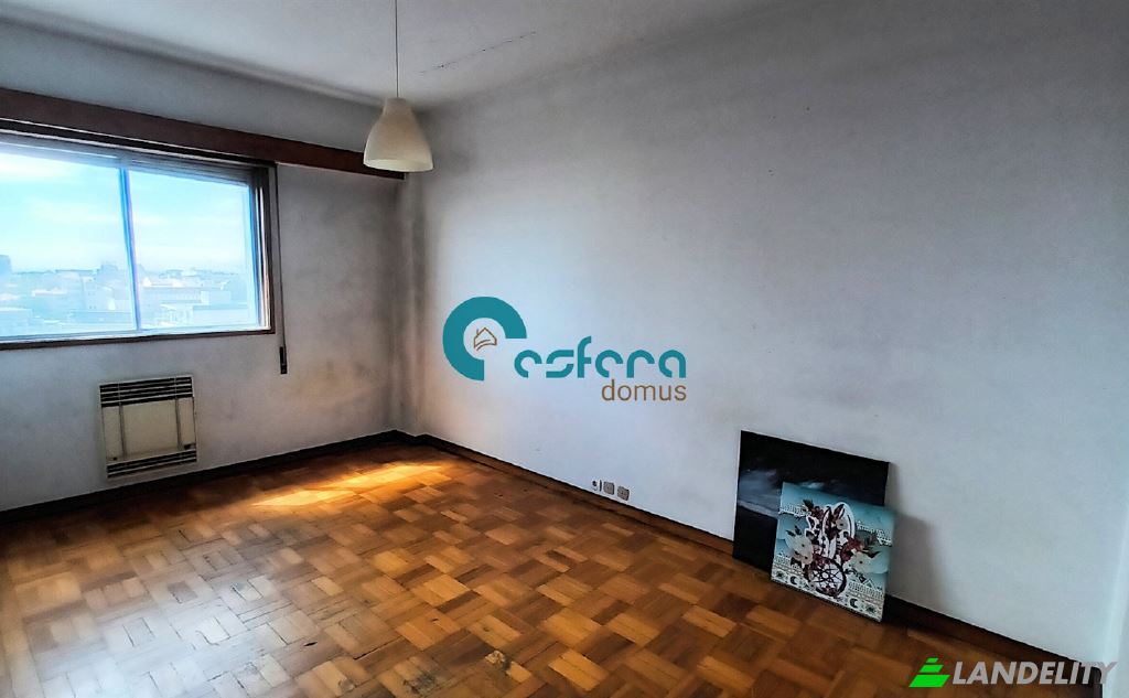 Apartment for Sale Rua de Goncalo Cristovao, Porto, Porto District, Portugal. Photo 10