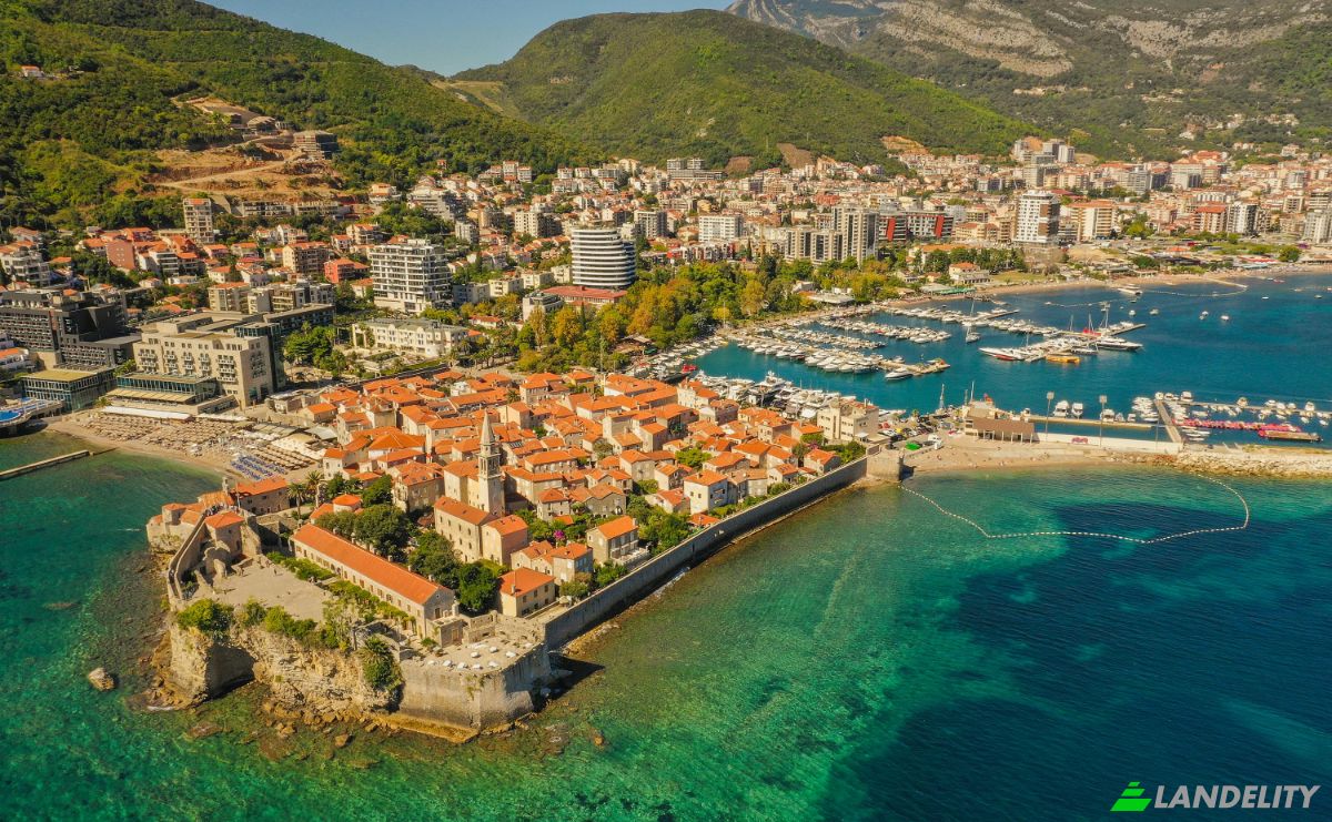 Hotel for Sale Budva, Budva Slovenska Plaza Hotel Parking, Budva Municipality, Montenegro. Photo 1