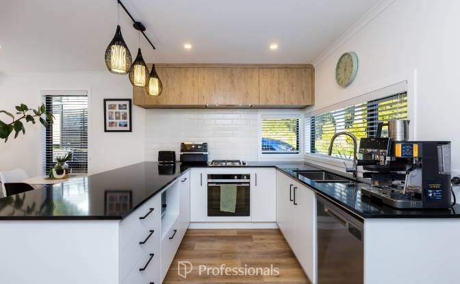 Townhouse for Sale 17 Dovey Katene Horvath Street. Photo#2
