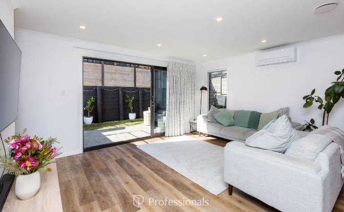 Townhouse for Sale 17 Dovey Katene Horvath Street. Photo#3