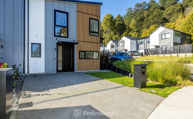 Townhouse for Sale 17 Dovey Katene Horvath Street. Photo#5