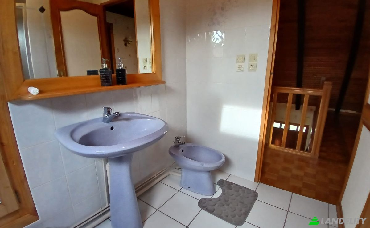Single Family Home for Sale 14 Chem du Bousquet, 15000 Aurillac, Aurillac, Cantal, Auvergne-Rhone-Alpes, France. Photo 17