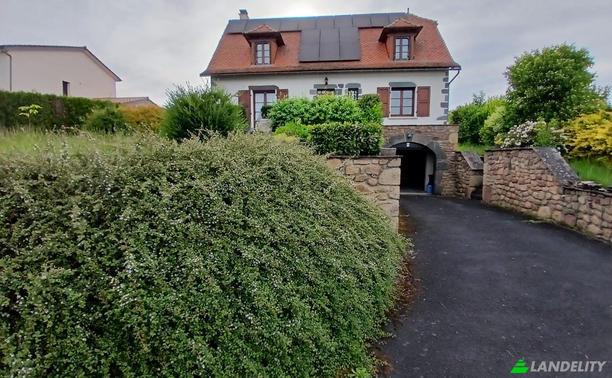 Single Family Home for Sale 14 Chem du Bousquet, 15000 Aurillac, Aurillac, Cantal, Auvergne-Rhone-Alpes, France. Photo 1