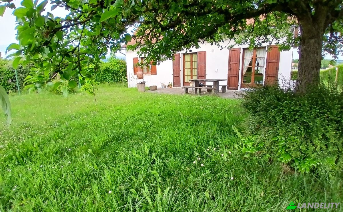 Single Family Home for Sale 14 Chem du Bousquet, 15000 Aurillac, Aurillac, Cantal, Auvergne-Rhone-Alpes, France. Photo 3