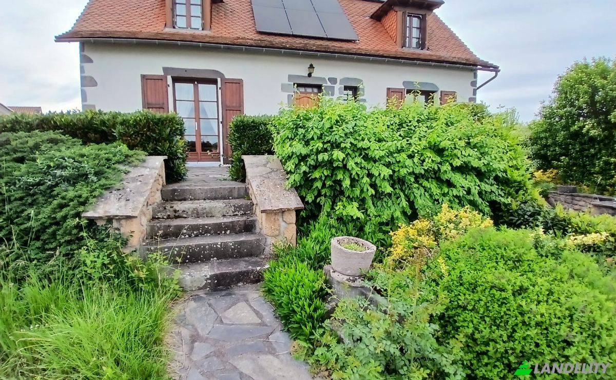 Single Family Home for Sale 14 Chem du Bousquet, 15000 Aurillac, Aurillac, Cantal, Auvergne-Rhone-Alpes, France. Photo 4