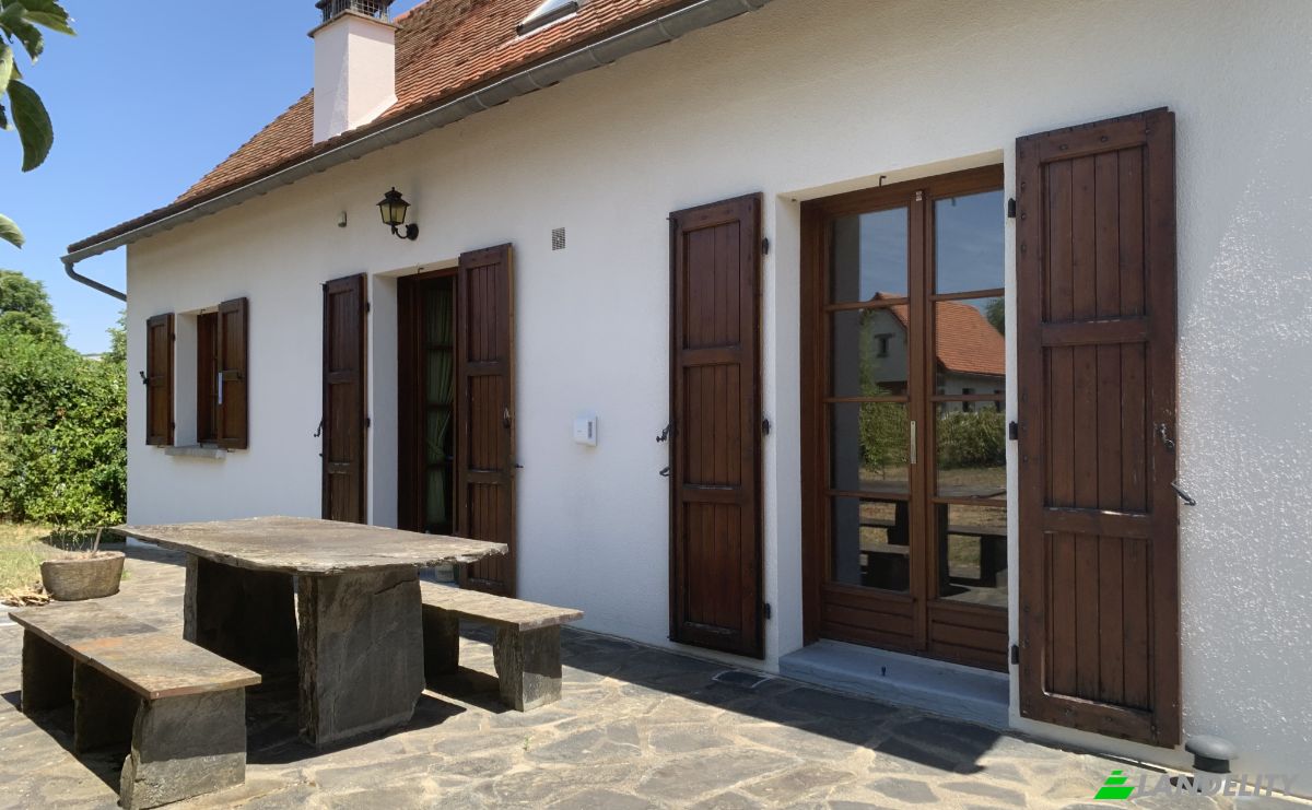 Single Family Home for Sale 14 Chem du Bousquet, 15000 Aurillac, Aurillac, Cantal, Auvergne-Rhone-Alpes, France. Photo 4