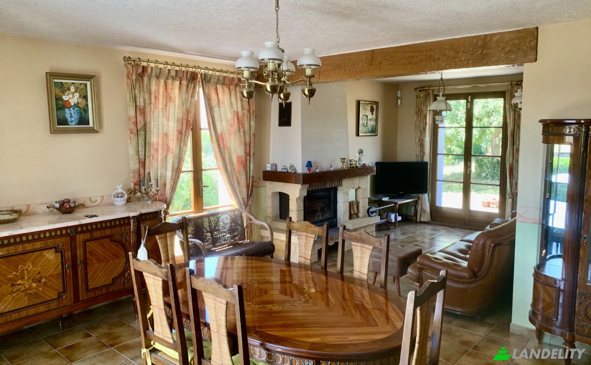 Single Family Home for Sale 14 Chem du Bousquet, 15000 Aurillac, Aurillac, Cantal, Auvergne-Rhone-Alpes, France. Photo 6