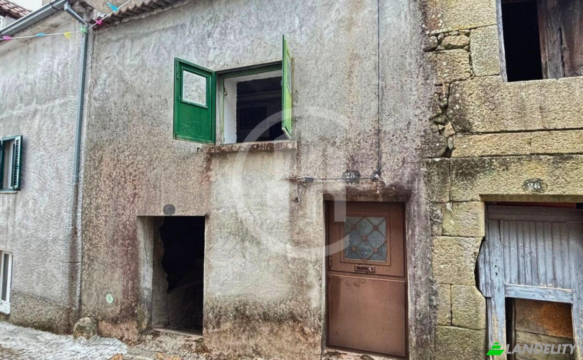 Townhouse for Sale R dos Casalinhos 28, Peraboa, Covilha, Castelo Branco District, Portugal. Photo 1