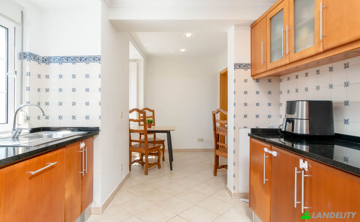 Apartment for Sale R Carvalho Freirinha 43, 2800-676 Almada, Almada, Setubal, Portugal. Photo 3