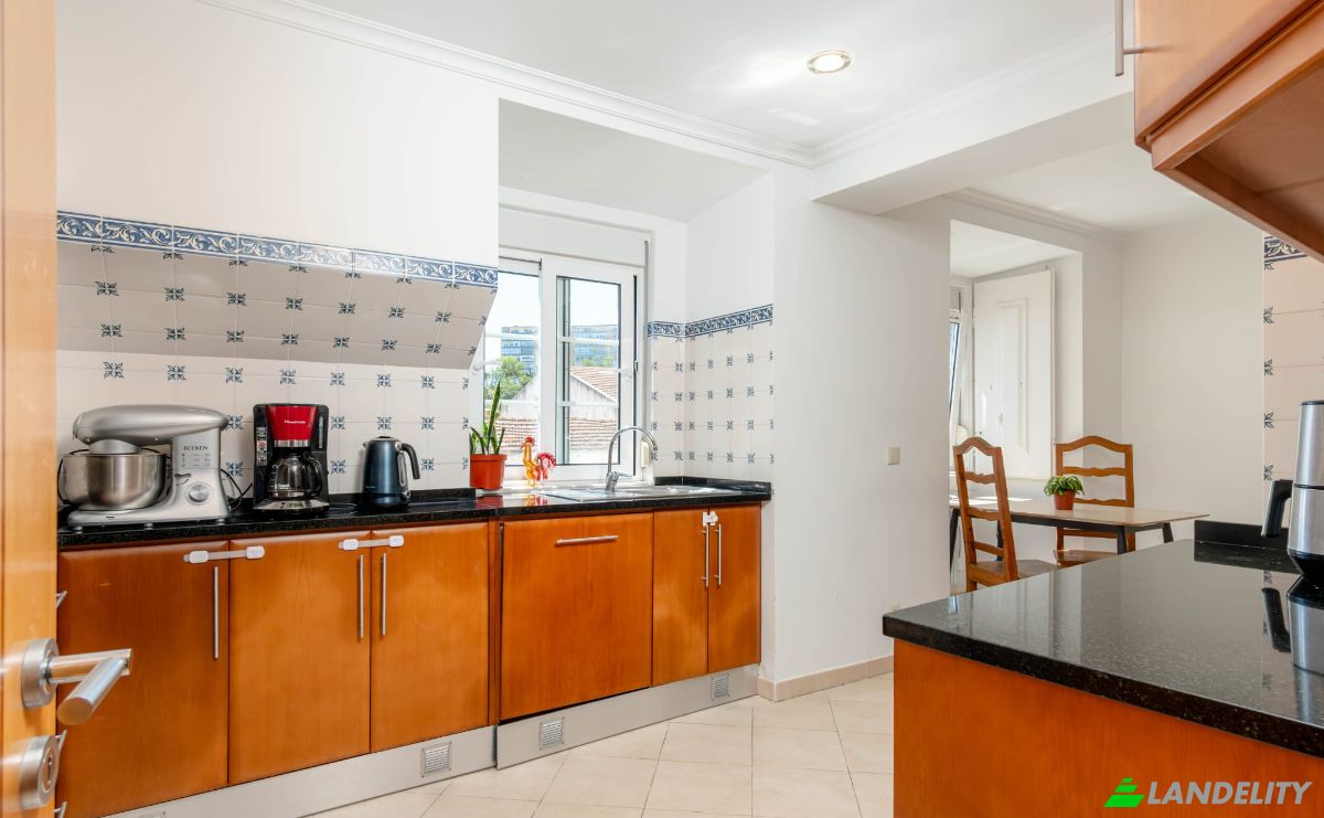 Apartment for Sale R Carvalho Freirinha 43, 2800-676 Almada, Almada, Setubal, Portugal. Photo 2