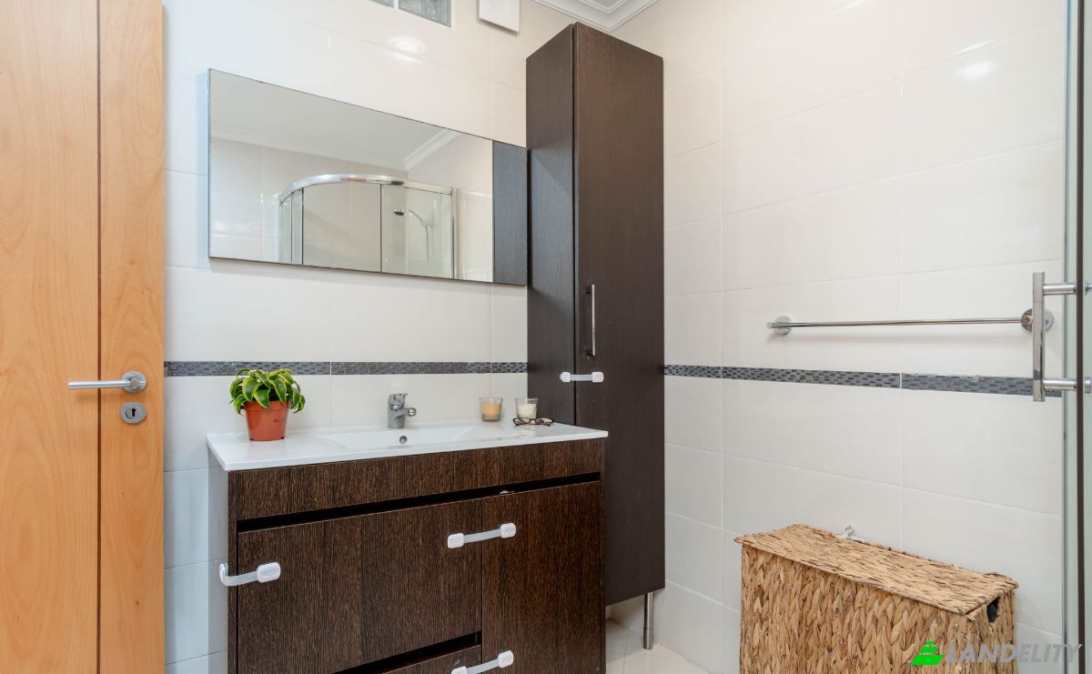 Apartment for Sale R Carvalho Freirinha 43, 2800-676 Almada, Almada, Setubal, Portugal. Photo 11
