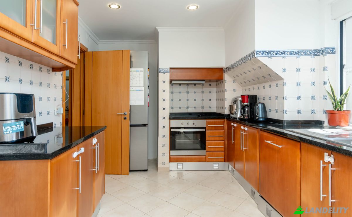 Apartment for Sale R Carvalho Freirinha 43, 2800-676 Almada, Almada, Setubal, Portugal. Photo 9
