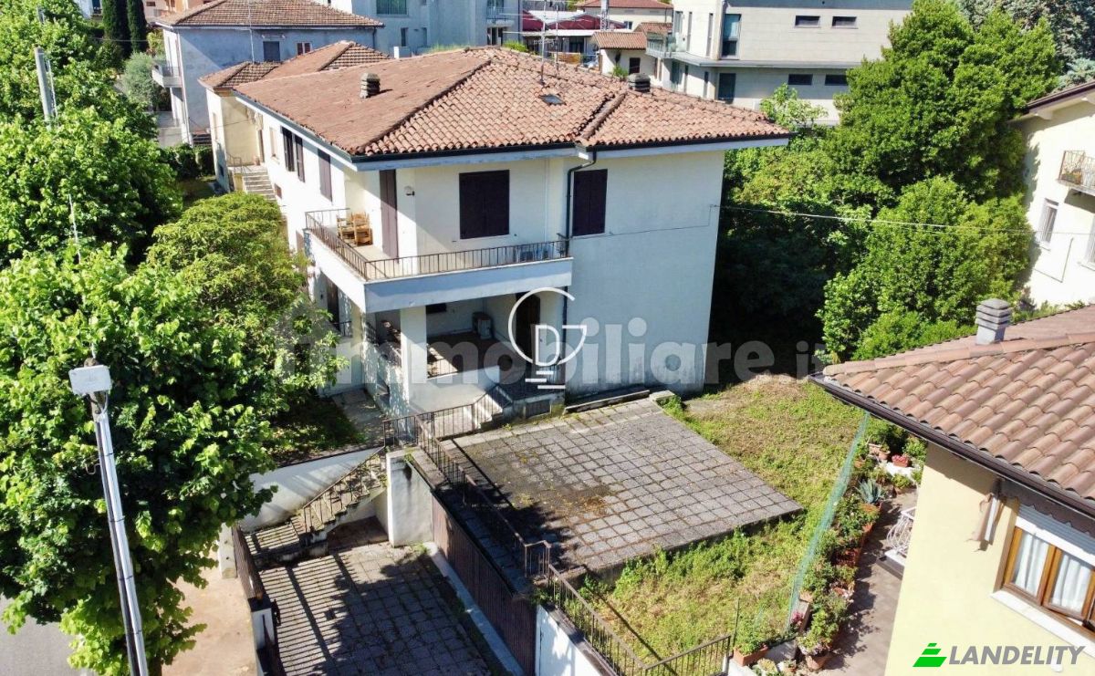Investing/Development for Sale Via Vittorio Veneto, 25015 Desenzano del Garda BS, Desenzano del Garda, Province of Brescia, Lombardy, Italy. Photo 2