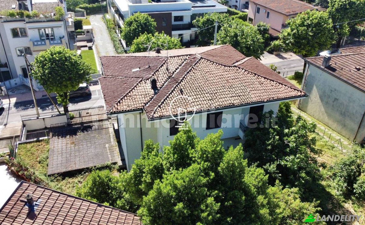 Investing/Development for Sale Via Vittorio Veneto, 25015 Desenzano del Garda BS, Desenzano del Garda, Province of Brescia, Lombardy, Italy. Photo 3