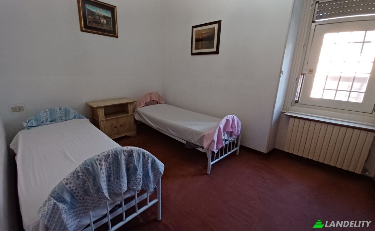 Apartment for Sale Via Roma, 25083 Gardone Riviera BS, Gardone Riviera, Province of Brescia, Lombardy, Italy. Photo 11