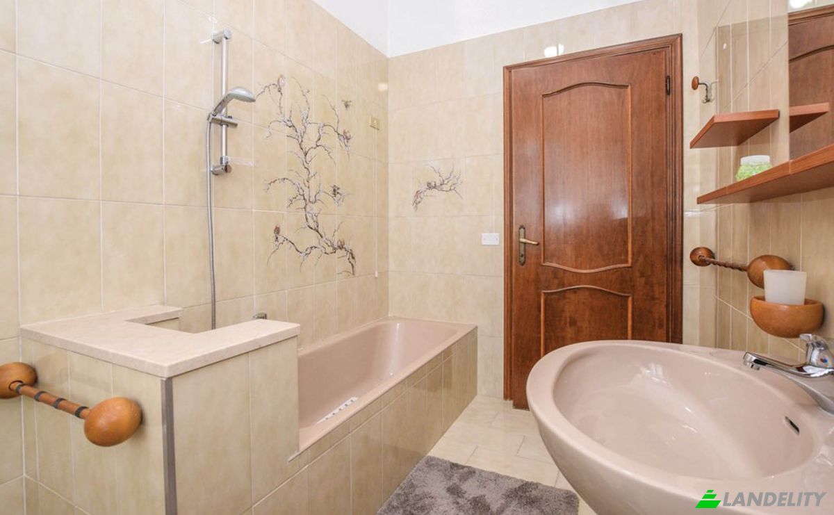 Apartment for Sale Via Roma, 25083 Gardone Riviera BS, Gardone Riviera, Province of Brescia, Lombardy, Italy. Photo 14