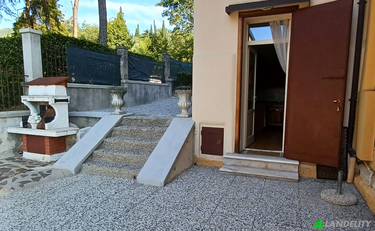 Apartment for Sale Via Roma, 25083 Gardone Riviera BS, Gardone Riviera, Province of Brescia, Lombardy, Italy. Photo 4