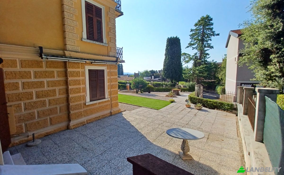 Apartment for Sale Via Roma, 25083 Gardone Riviera BS, Gardone Riviera, Province of Brescia, Lombardy, Italy. Photo 5