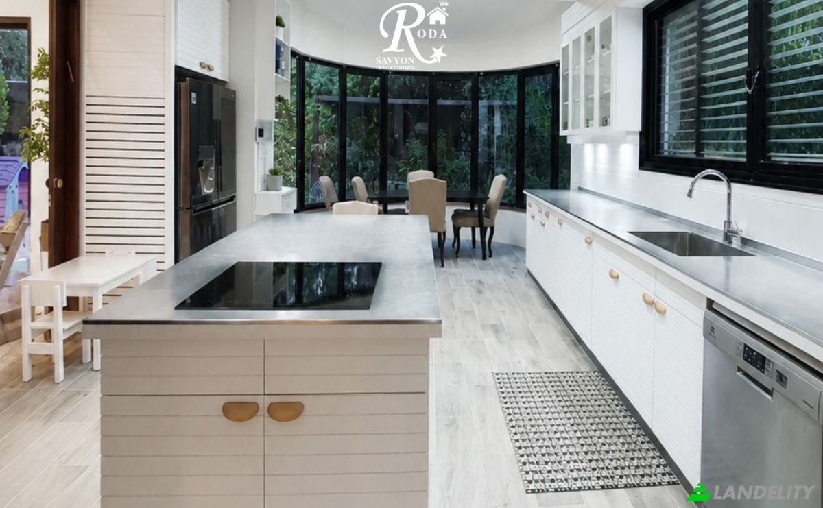 Single Family Home for Sale Mevoot 106, Savyon, Petach Tikva, Center District, Israel. Photo 3
