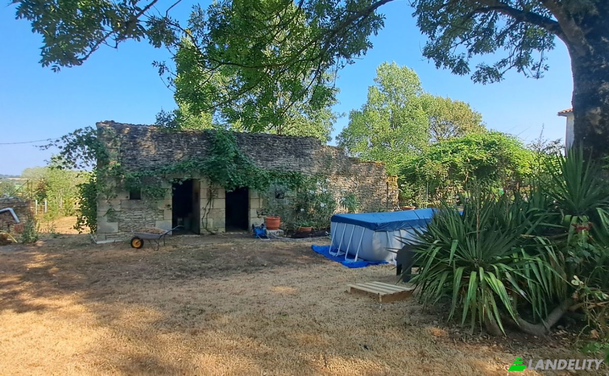 Single Family Home for Sale 1 Rte des Essarts, 79220 Cours, Cours, Deux-Sevres, Nouvelle-Aquitaine, France. Photo 4