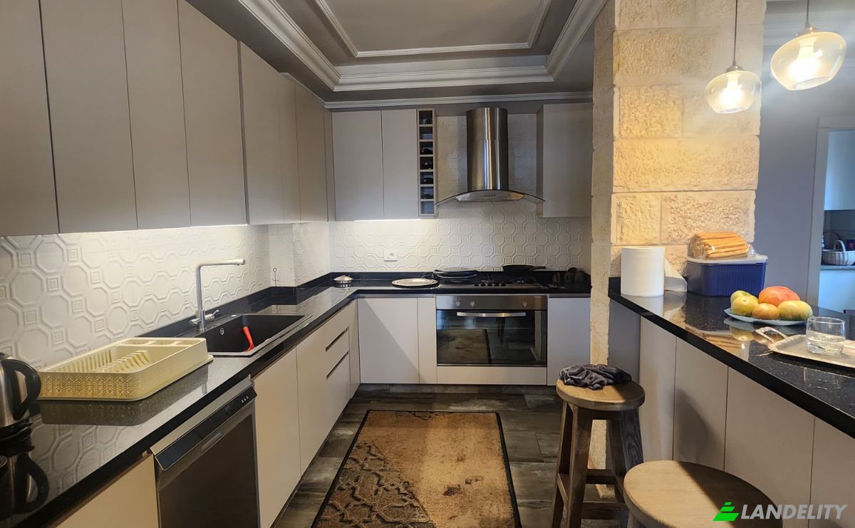 Villa for Sale Gharzouz, Jbeil, Mount Lebanon Governorate, Lebanon. Photo 16