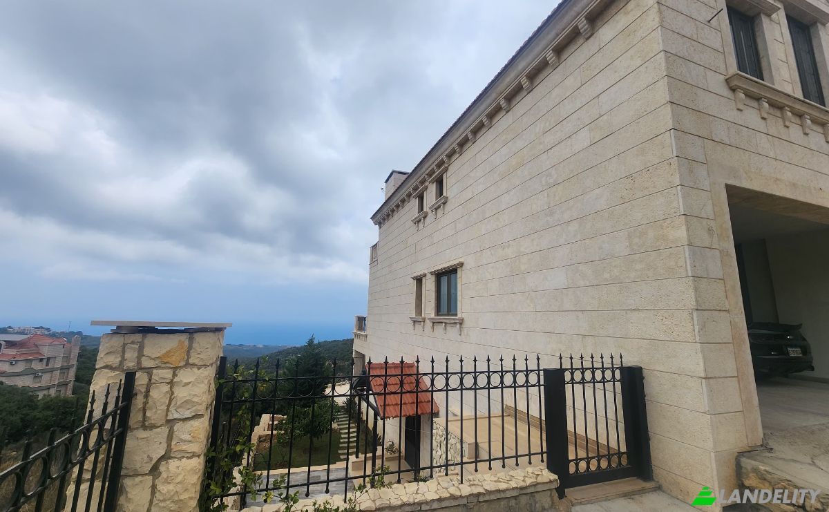 Villa for Sale Gharzouz, Jbeil, Mount Lebanon Governorate, Lebanon. Photo 8