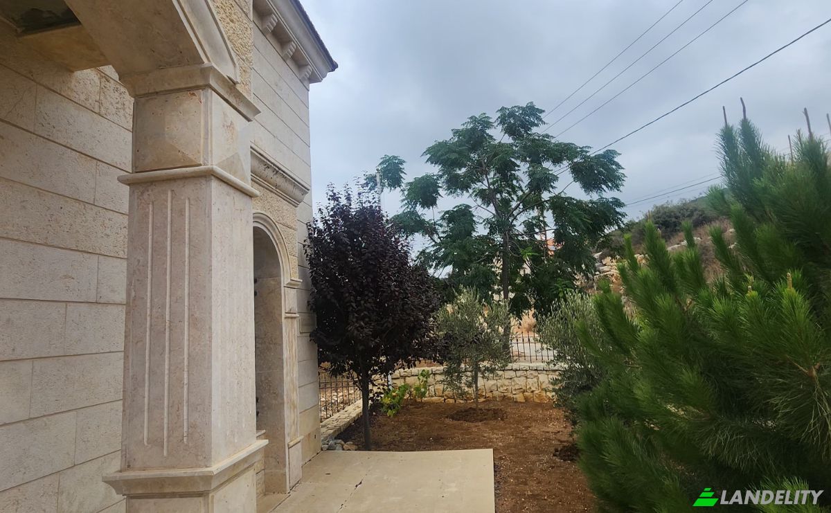 Villa for Sale Gharzouz, Jbeil, Mount Lebanon Governorate, Lebanon. Photo 9