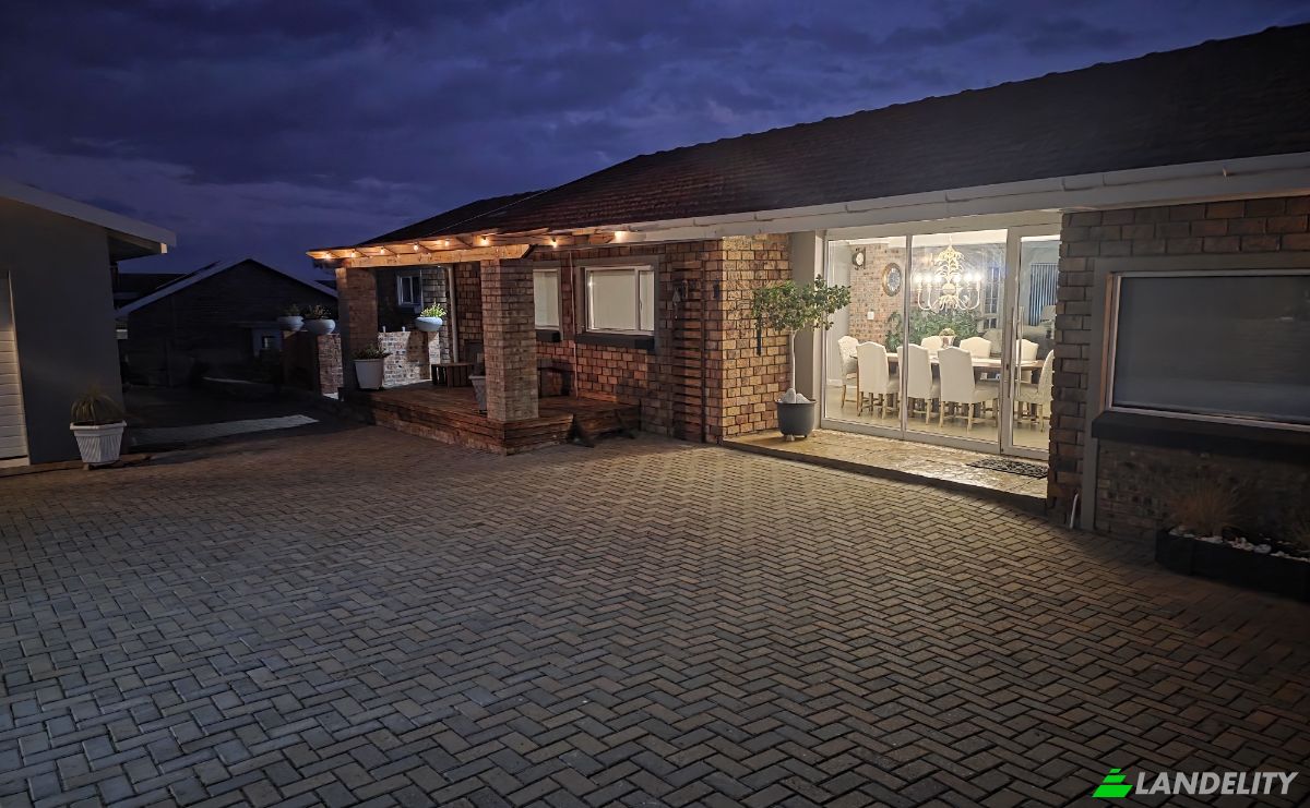 Single Family Home for Sale 42P Mellifera St, Dana Bay, Mossel Bay, Garden Route District Municipality, Western Cape, South Africa, 6510. Photo 3