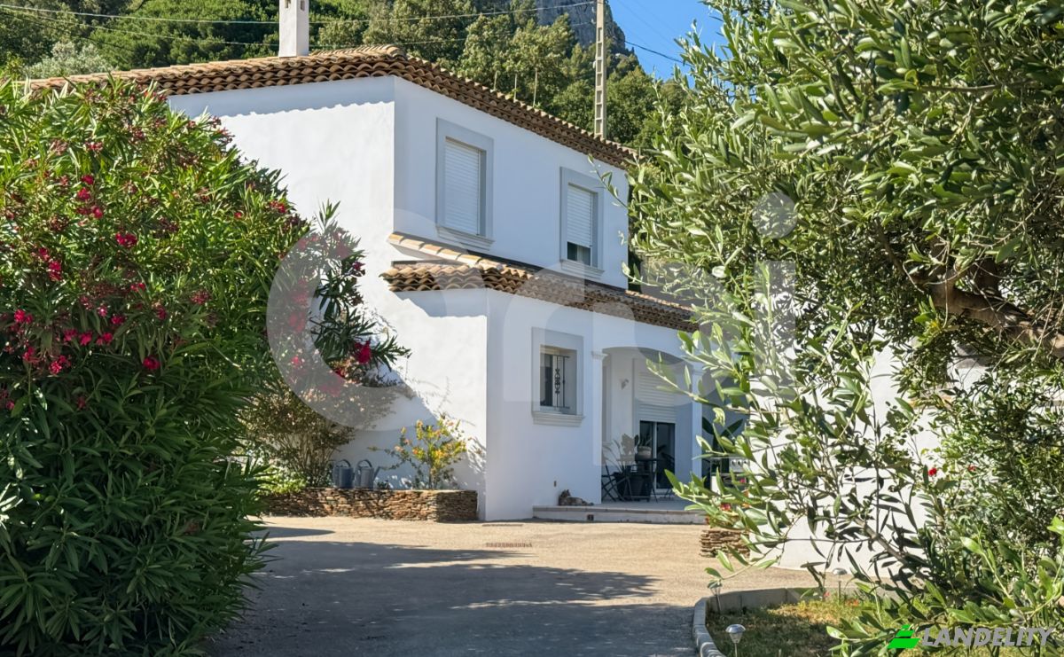 Single Family Home for Sale 513 Chem des Chateaux deau, 83200 Le Revest-les-Eaux, Le Revest-les-Eaux, Var, Provence-Alpes-Cote dAzur, France. Photo 2