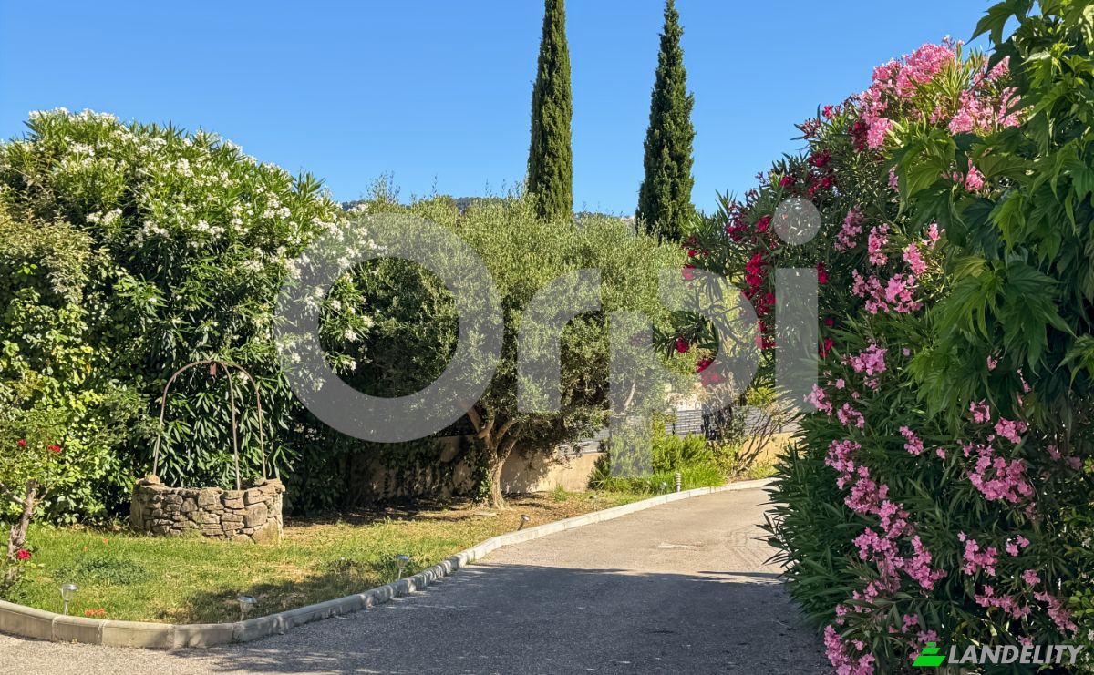 Single Family Home for Sale 513 Chem des Chateaux deau, 83200 Le Revest-les-Eaux, Le Revest-les-Eaux, Var, Provence-Alpes-Cote dAzur, France. Photo 5